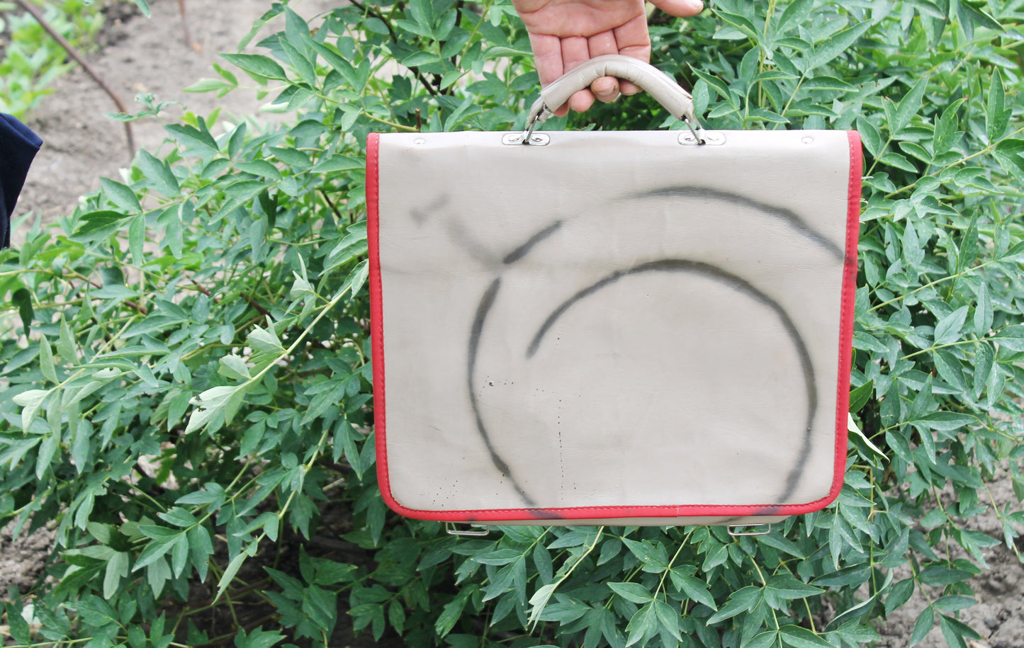 Vintage Soviet School Bag - 1980s USSR Children’s Briefcase - Beige Satchel with Red Trim & Chick Design - Retro Collectible Backpack
