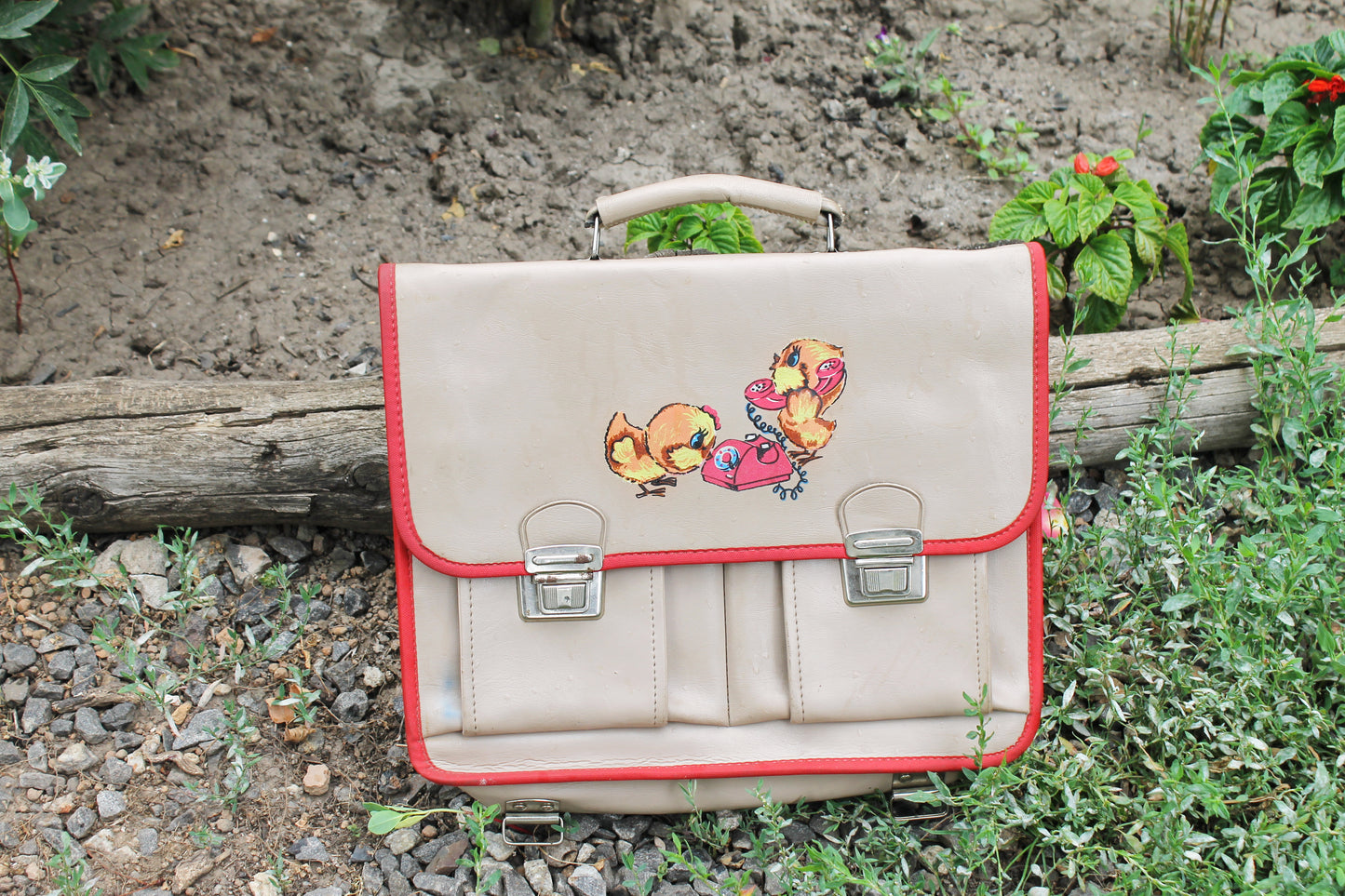 Vintage Soviet School Bag - 1980s USSR Children’s Briefcase - Beige Satchel with Red Trim & Chick Design - Retro Collectible Backpack