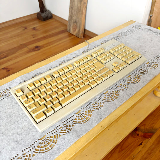 Vintage Mitsumi Wired Keyboard KFK-EA4XT from 1990s 2000s – Retro Beige PC Accessory with Classic Layout, Number Pad, and Windows Keys – Collectible Old Computer Hardware, Yellowed with Age, Untested (Copy)