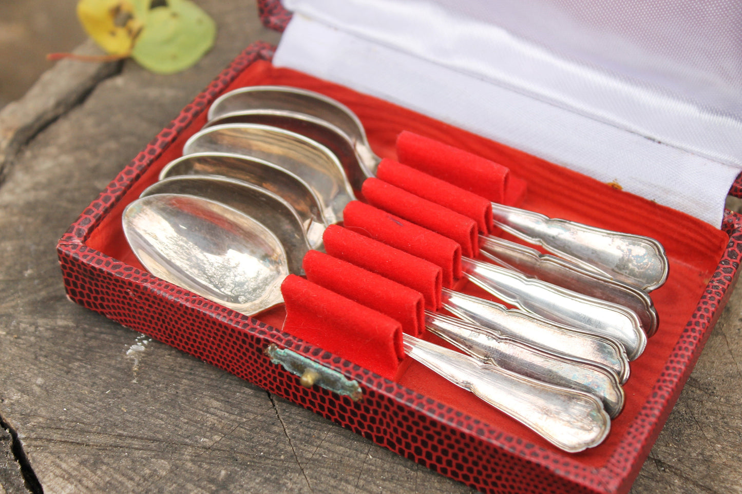 Set of 6 vintage silverplated coffee spoons in original box - vintage silverware - vintage kitchen - coffee spoons - 1970ss