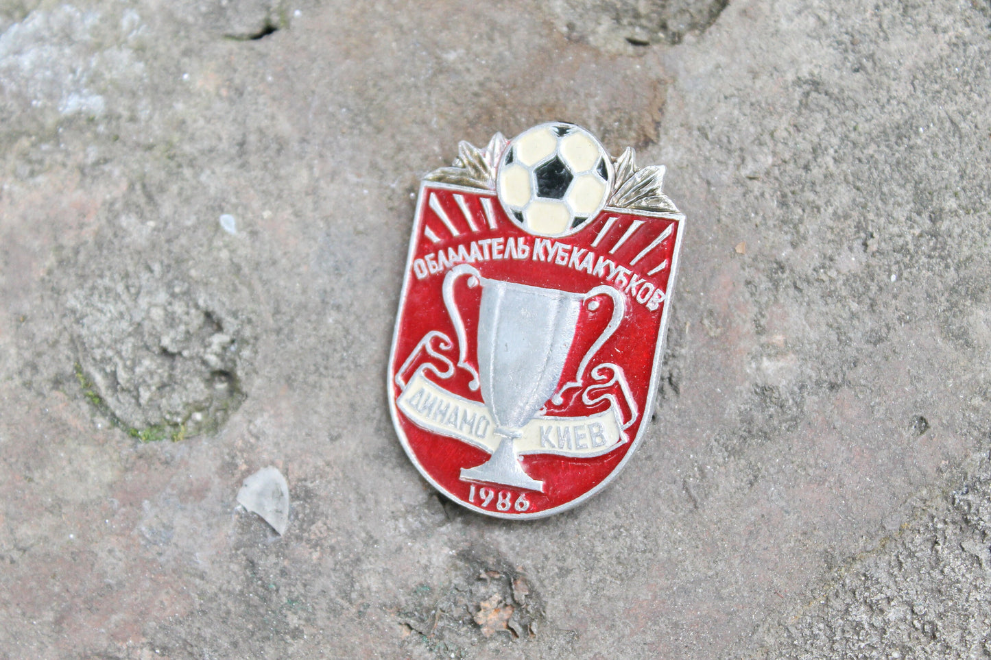 Vintage soviet USSR pin badge football (soccer) Dynamo Kyiv Cup Winner 1986 - USSR pin - vintage soviet badge - 1986