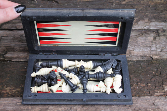 Vintage small chess - made in China - 1980s - road chess - Plastic chess