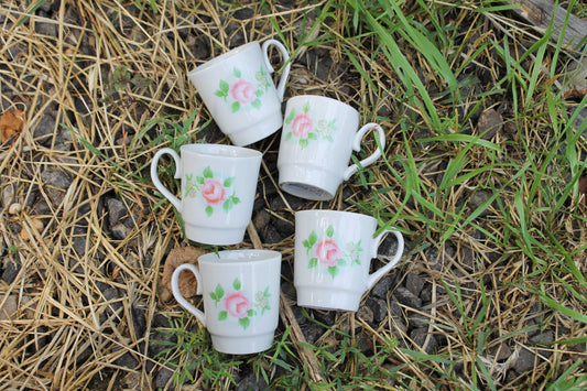 Set of five vintage ceramic cups from servise - Dobrush Porcelain Factory - beautiful soviet ceramic cups - 1970s