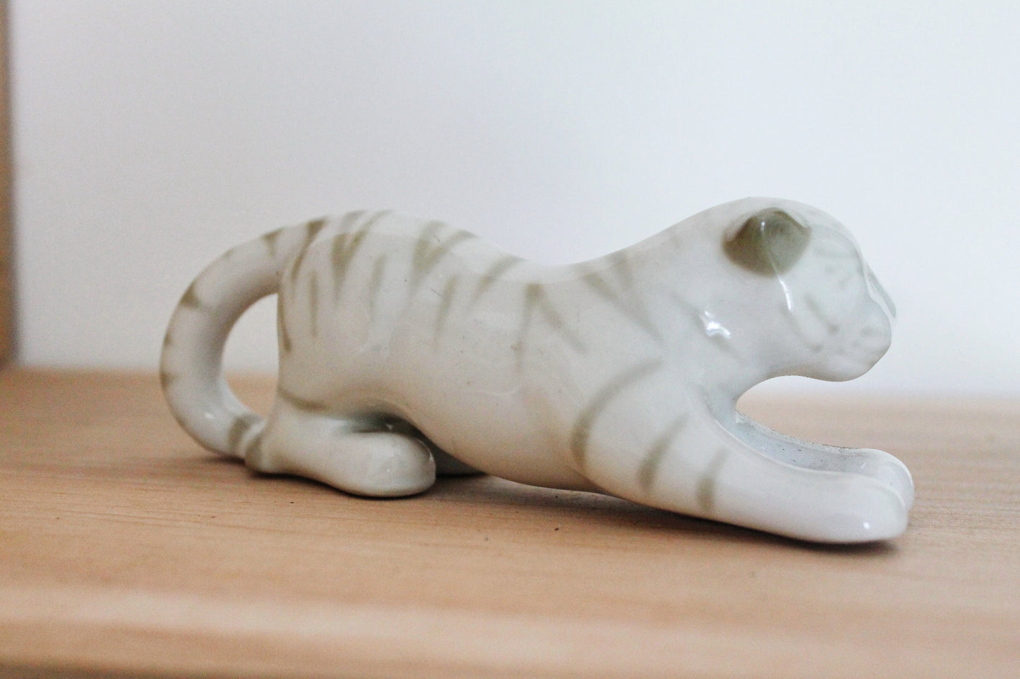 Soviet Porcelain Snow Leopard Stretching - Wild Cat Animal Figurine – Hand Painted - Ukrainian Polonsky porcelain figurine - 1970