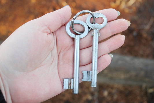 Set of 2 vintage keys from the USSR - Soviet Union vintage keys, Old rare house keys, Skeleton keys