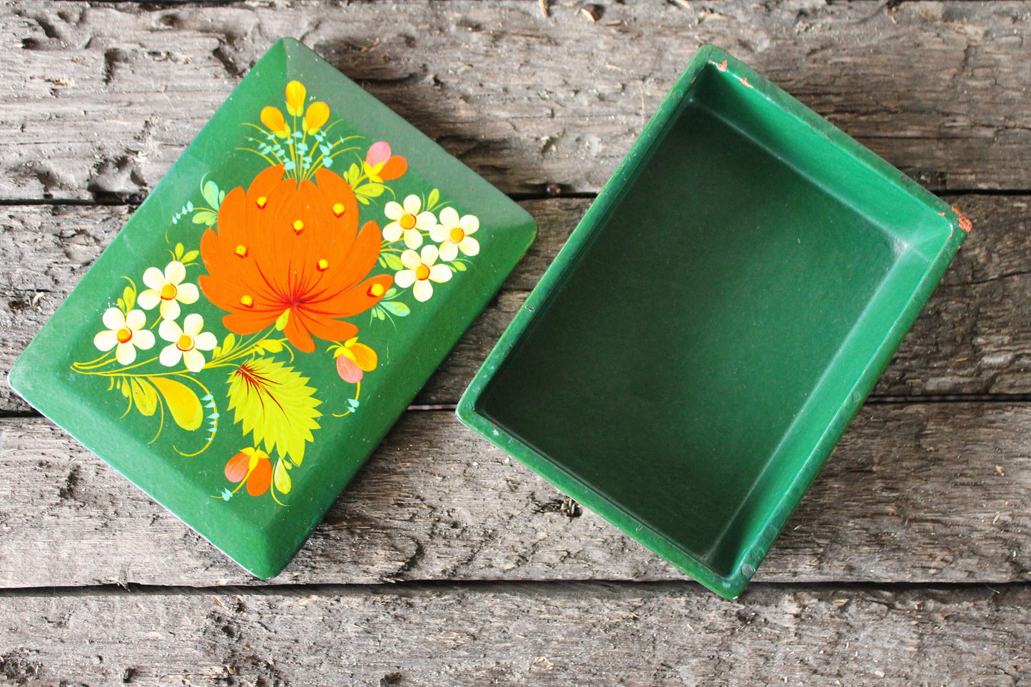 Vintage jewelry green wooden box - Petrykivka box - 6.1 inches - USSR vintage - vintage flower box - made in Ukraine