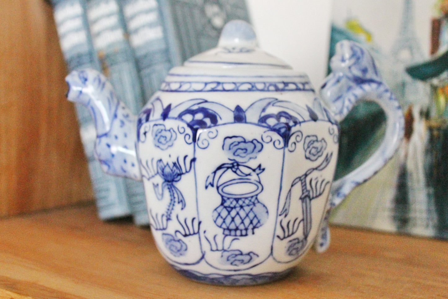 Beautiful oriental blue white Tea Pot  - 5.5 inches - vintage Chinese ceramic - beautiful ceramic tea pot - 1970-1980s