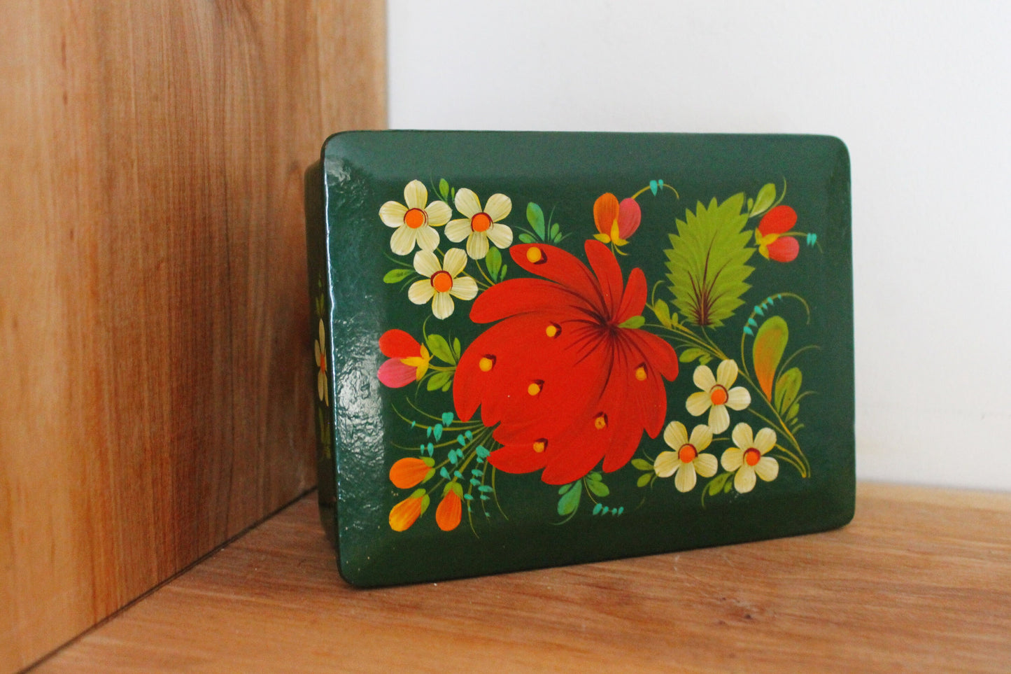 Vintage jewelry green wooden box - Petrykivka box - 6.1 inches - USSR vintage - vintage flower box - made in Ukraine