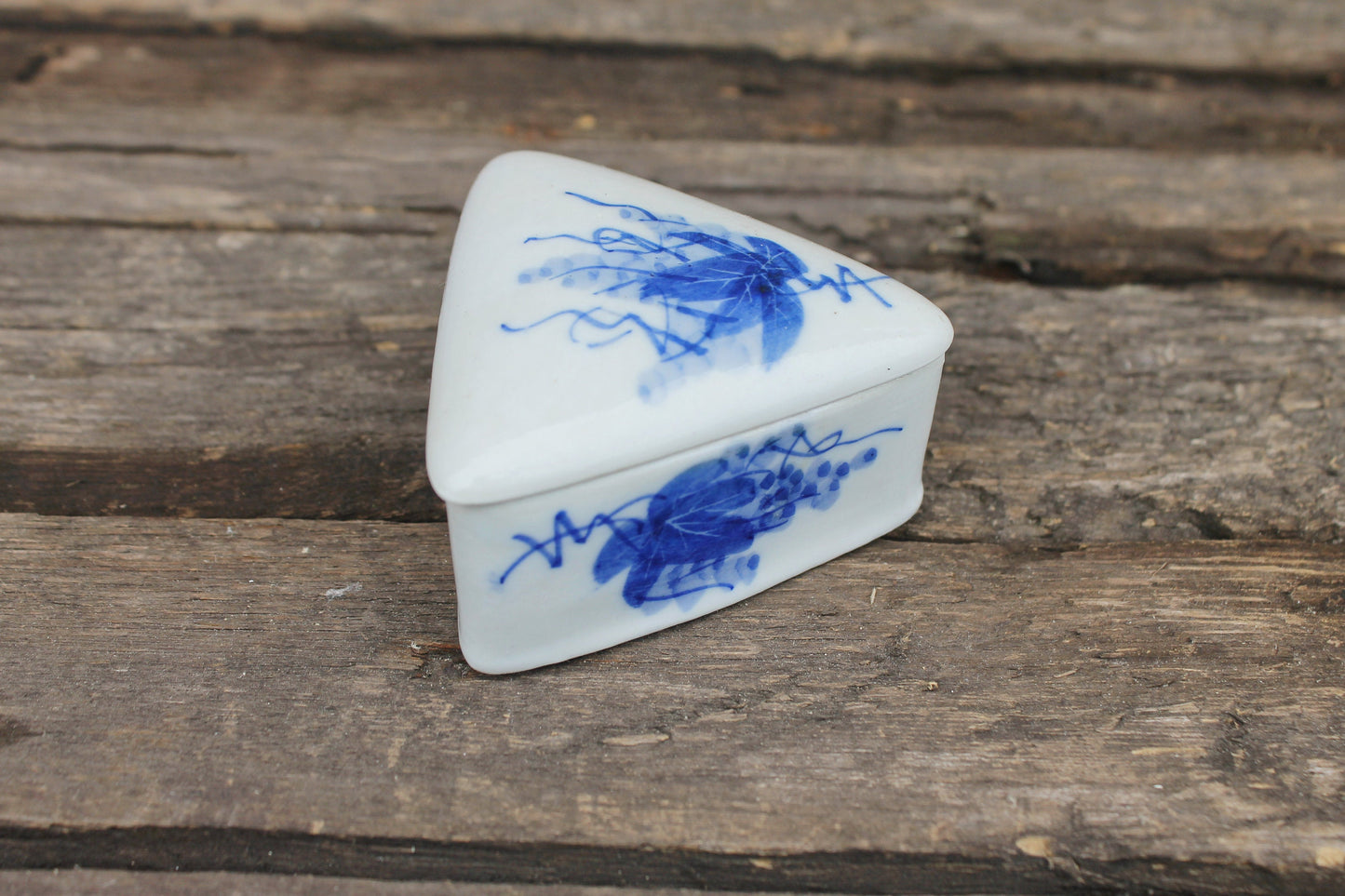 Porcelain triangle Vintage jewelry box - 3 inches- Pill Trinket Box Continental Porcelain - small jewelry box