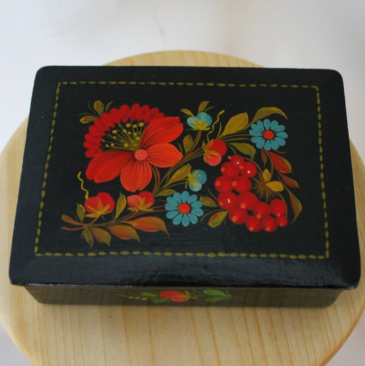 Vintage jewelry wooden box - Petrykivka box - 6.1 inches - USSR vintage - vintage flower box - made in Ukraine