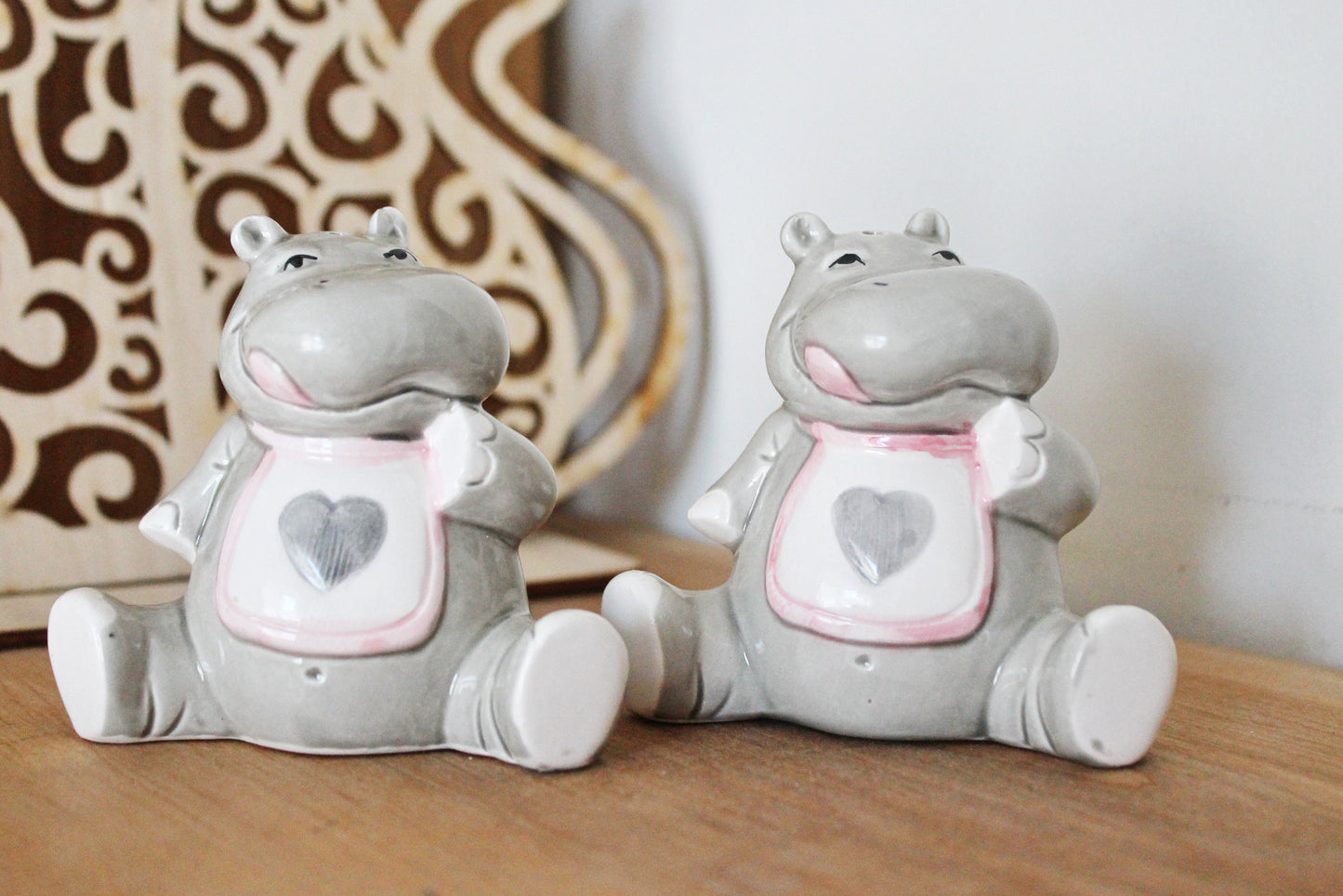 Vintage cute ceramic set of two salt/pepper shakers - 3.2 inches - Hippos - 1990-2000s