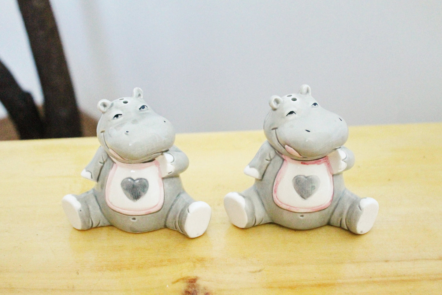 Vintage cute ceramic set of two salt/pepper shakers - 3.2 inches - Hippos - 1990-2000s