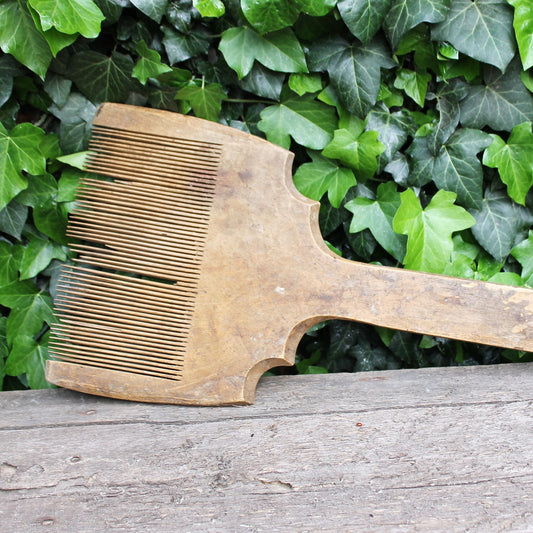 Vintage wooden antique wool comb - Wooden carder - Wool spinning tool - 1940s - "chesalo"