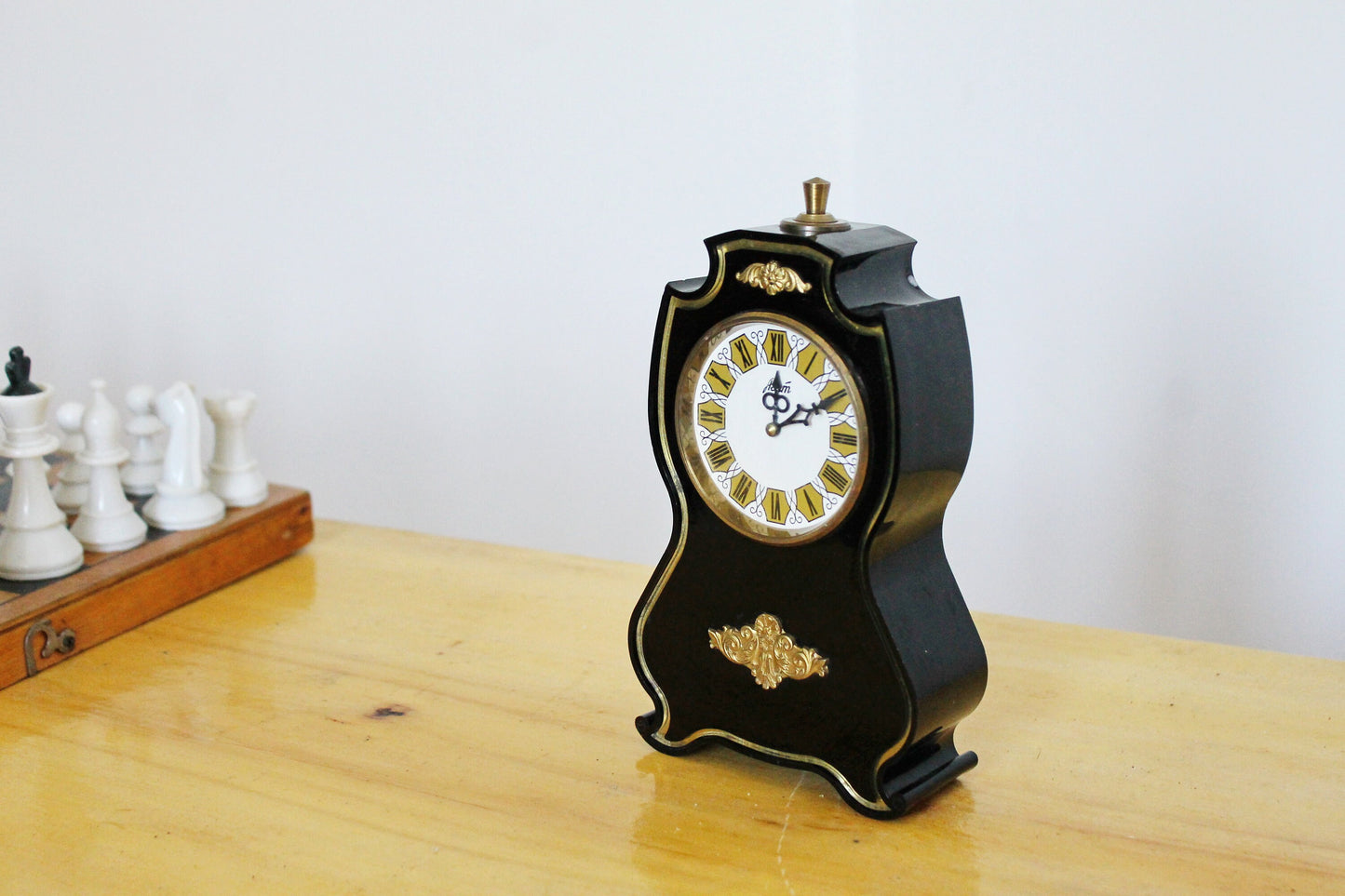 Mechanical alarm clock Agat - vintage clock from USSR era - 1960s-1970s - Soviet alarm clock