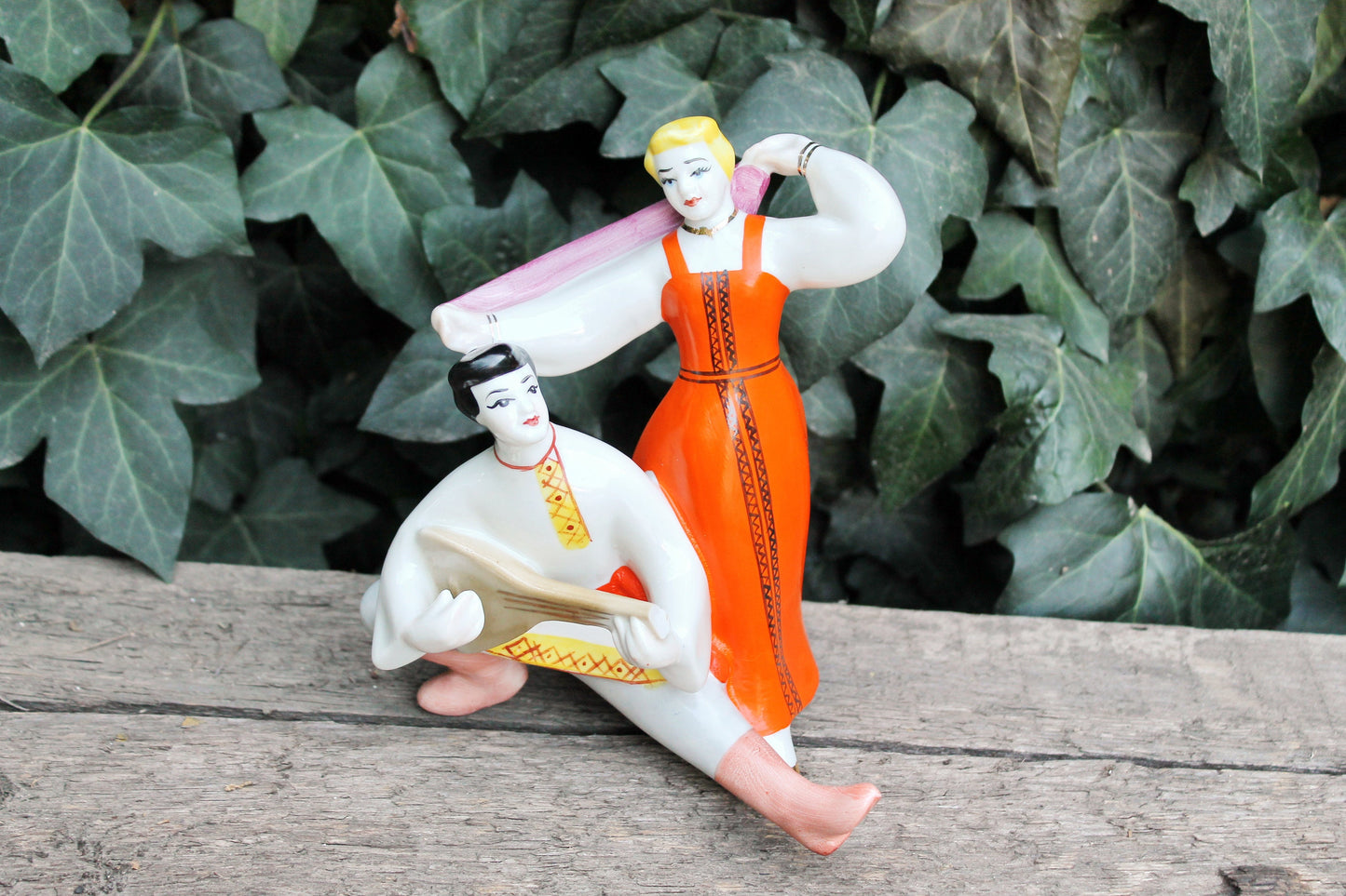 Vintage USSR porcelain figurine - "Dancers" - Souvenir Statuette - Ukrainian style - 1970s