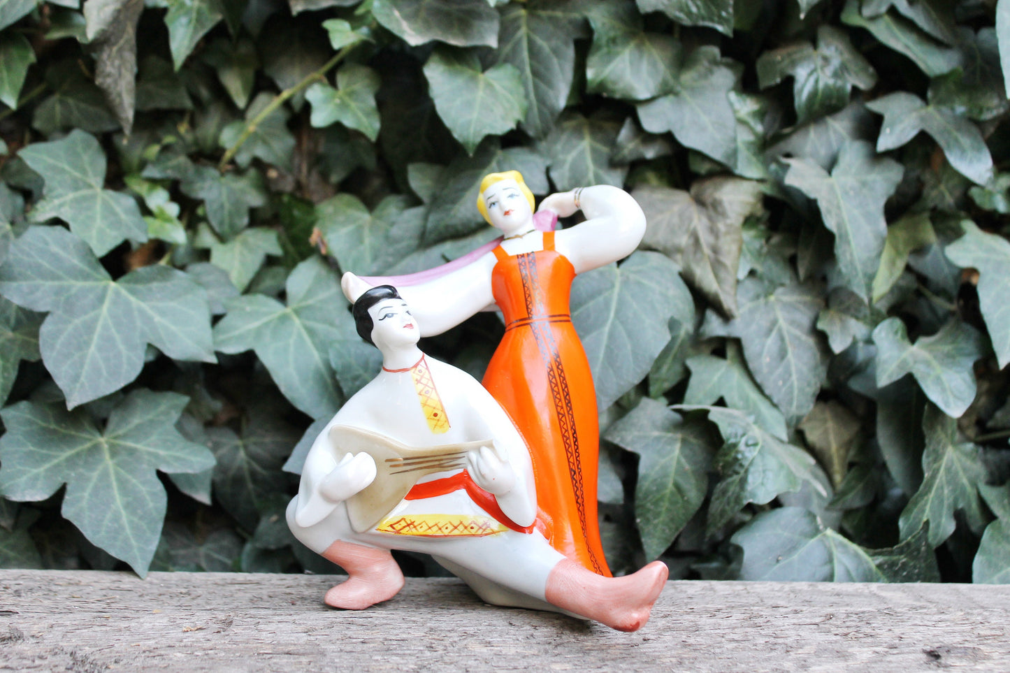 Vintage USSR porcelain figurine - "Dancers" - Souvenir Statuette - Ukrainian style - 1970s