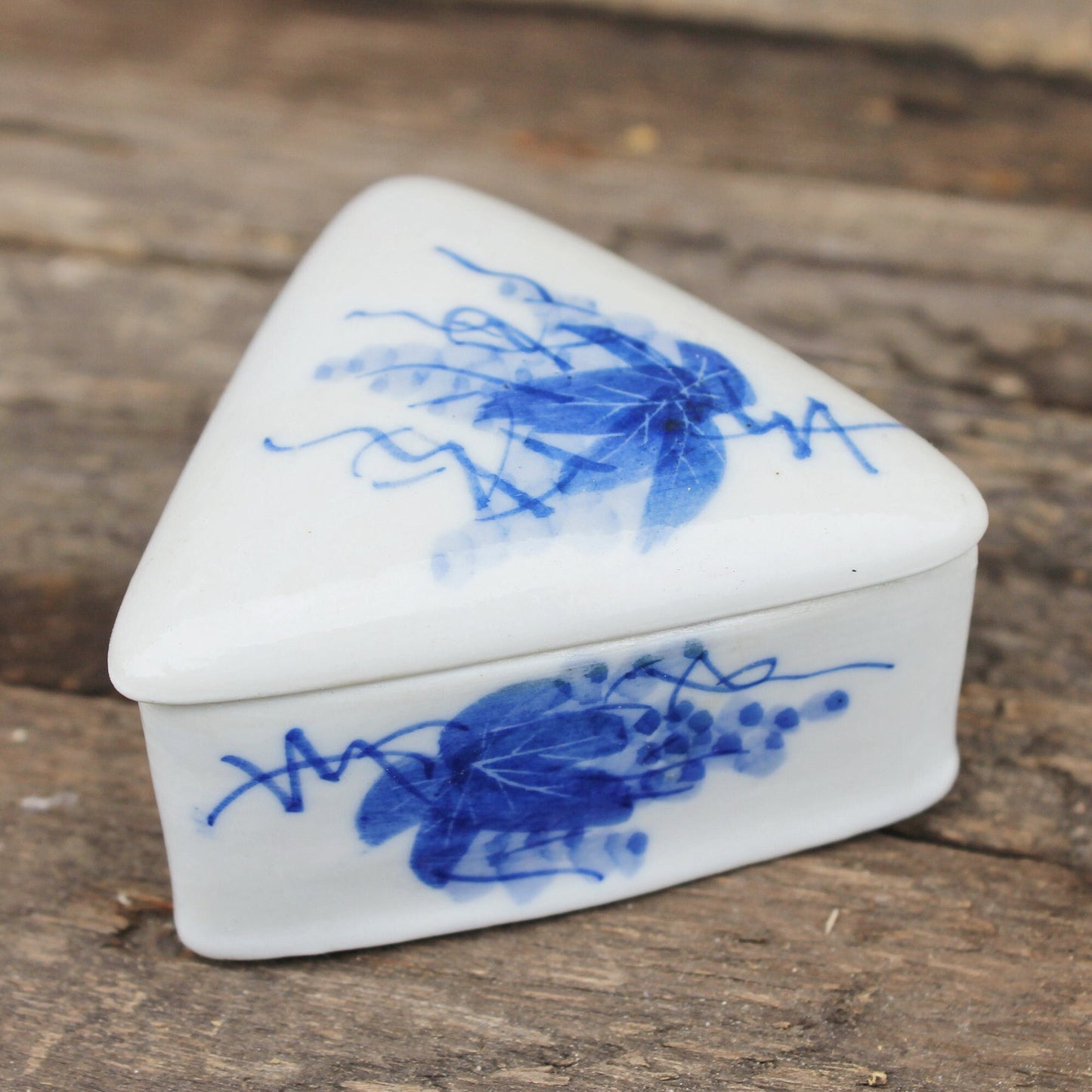 Porcelain triangle Vintage jewelry box - 3 inches- Pill Trinket Box Continental Porcelain - small jewelry box