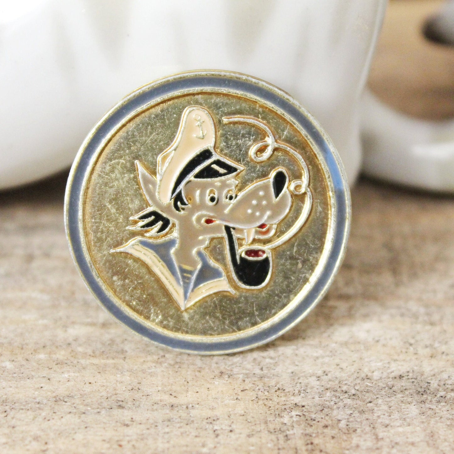 Vintage soviet USSR round pin badge - Wolf - Nu pogodi - cartoon character - USSR pin - vintage soviet badge - 1970s