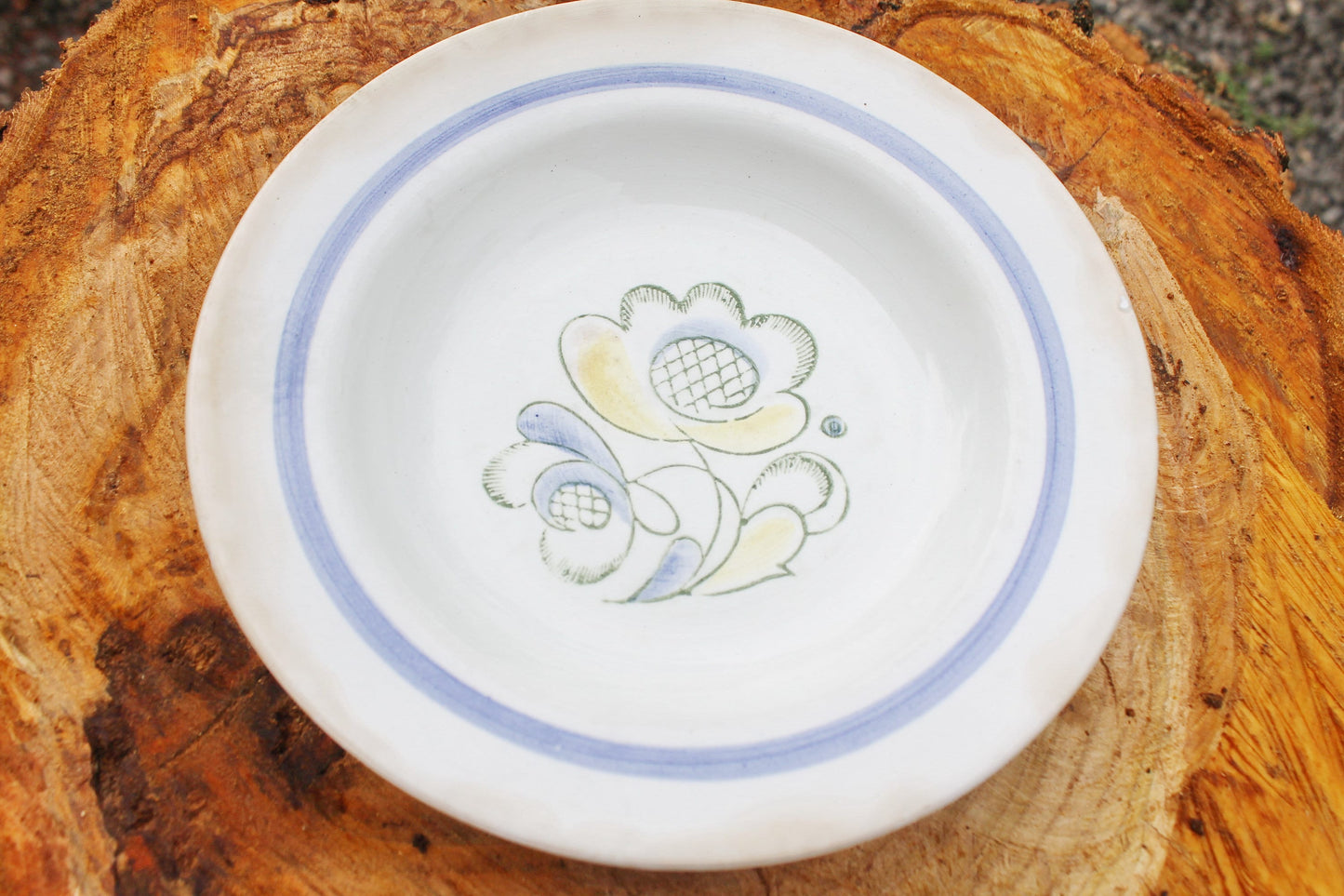 Beautiful vintage ceramic plate with floral ornament 7.9 inches - beautiful soviet ceramic old plate - 1950s-1960s